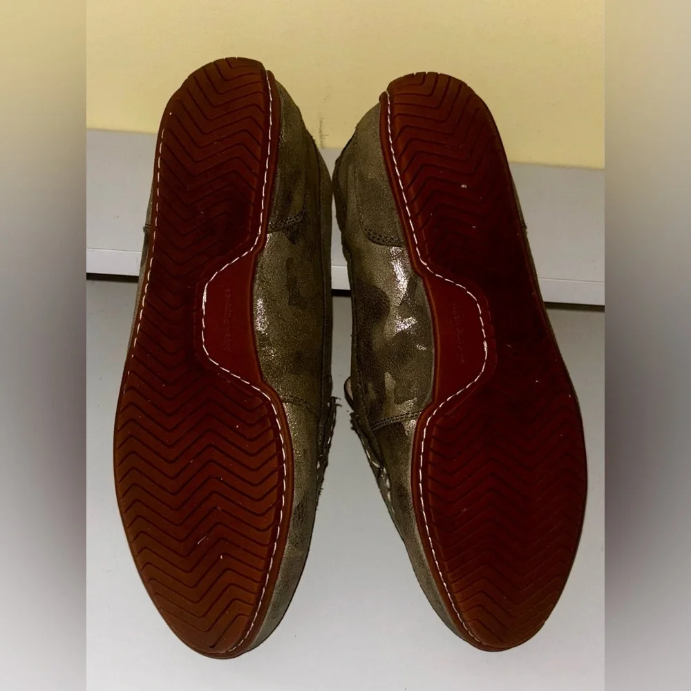 Hush Puppies Size 7.5 Olive Metallic Camo Loafers Luxe Comfy Casual Slip-On Cozy